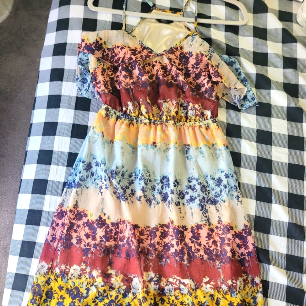 Long dress brand Bebe floral size s